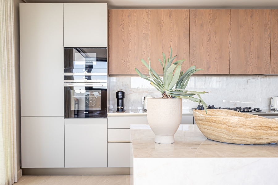 To Let 4 Bedroom Property for Rent in Fresnaye Western Cape